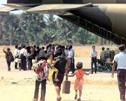 300 Indonesians evacuate E. Timor in military planes